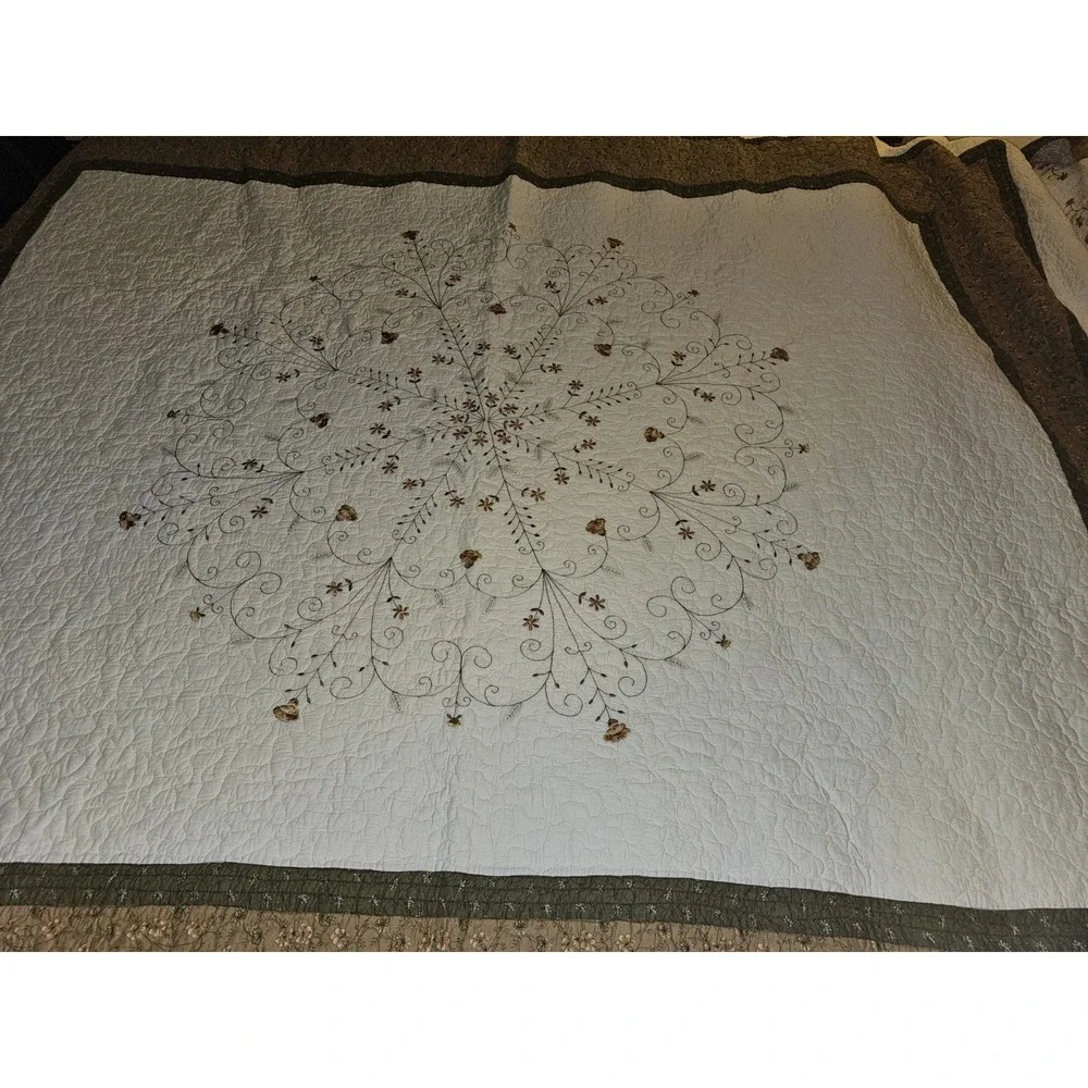 embroidered center medallion quilt  With  a decorative floral and Vines 2 Shams